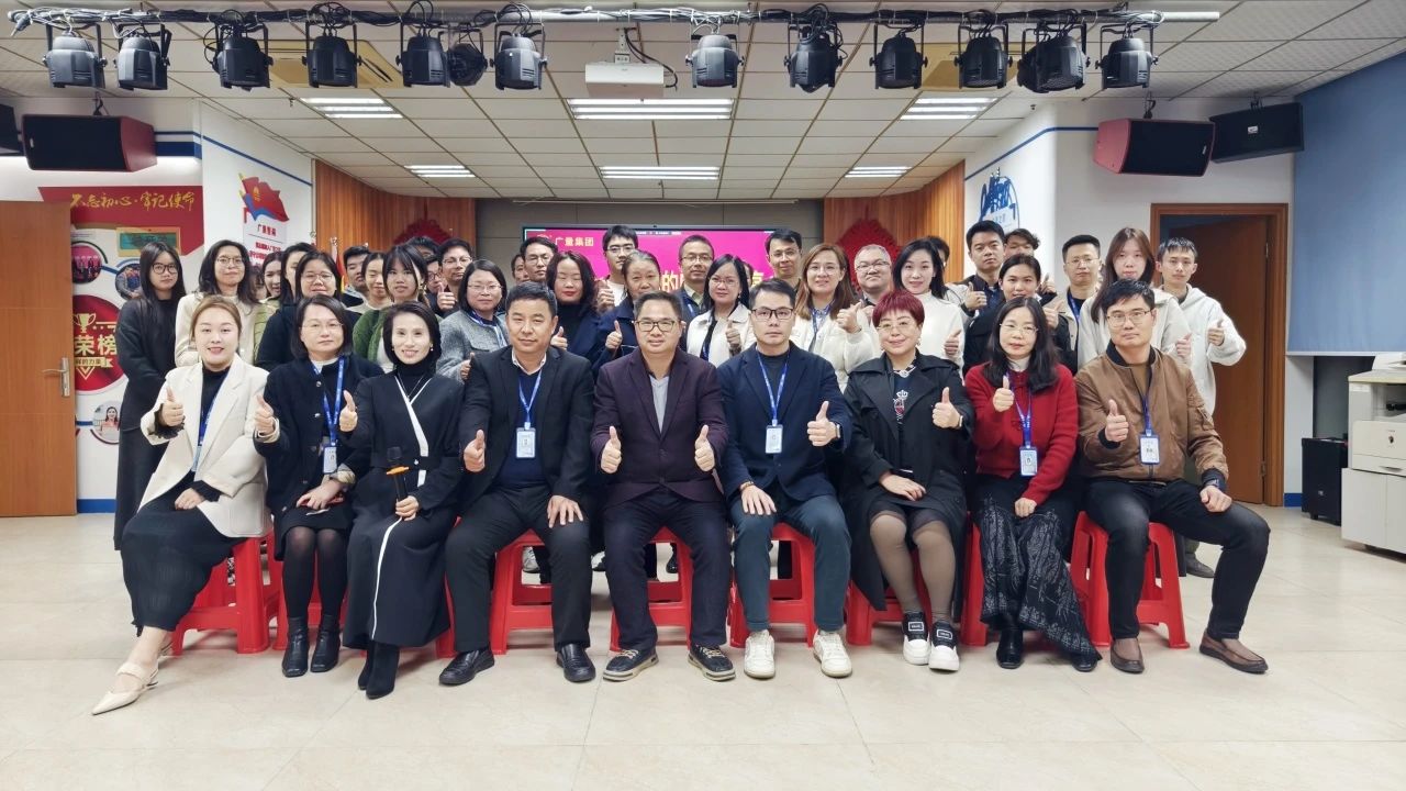 1066vip威尼斯商学院丨《DeepSeek与AI利用》专题培训会：我们要成为扭转的提议者
