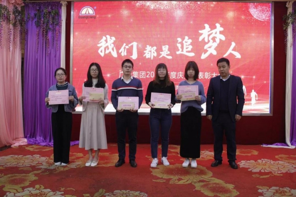 一名党员，就是一面鲜红的旗号